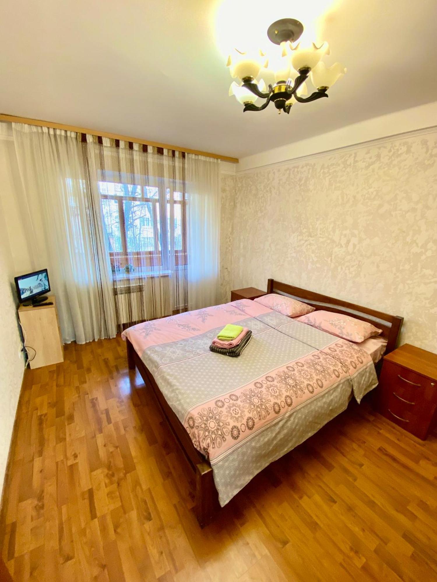на воскресенці, поруч метро лівобережна, інститут серця, мвц Apartment